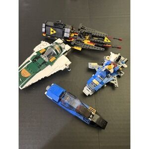 Lot 4 LEGO Airplanes  And More Incomplete
